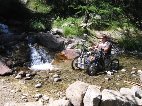 Traversée d'un ruisseau Alpes du Sud